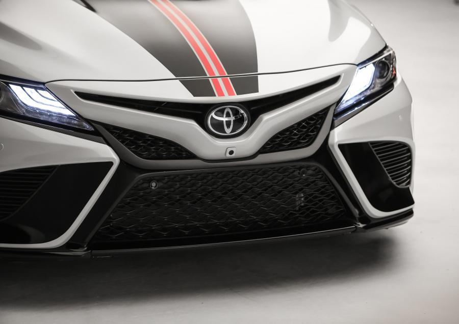 Детали экстерьера Toyota Camry by Denny Hamlin 2017 года  (фото 9 из 11)